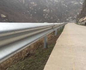 新疆高速公路波形护栏