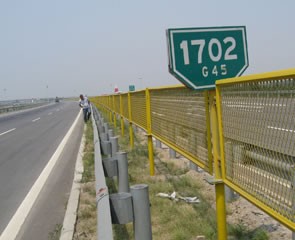 高速公路护栏网002